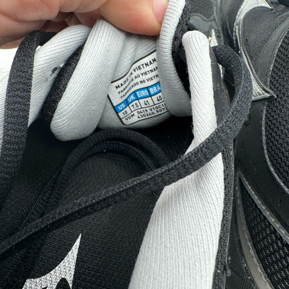 Woman’s Mizuno Wave Supersonic volleyball shoes size 10 black - Picture 3 of 7